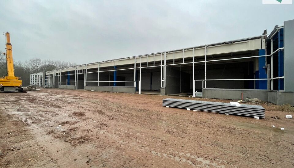 Langs de Pathoekeweg in Brugge verrijst binnenkort het KMO Park PORTIS, dit op de voormalige Philipssite. Met 49 afgewerkte KMO-Units, variërend van 199m² tot 1183m², verdeeld over nieuwbouw en vernieuwbouw bedrijfsgebouwen, biedt Portis een moderne en